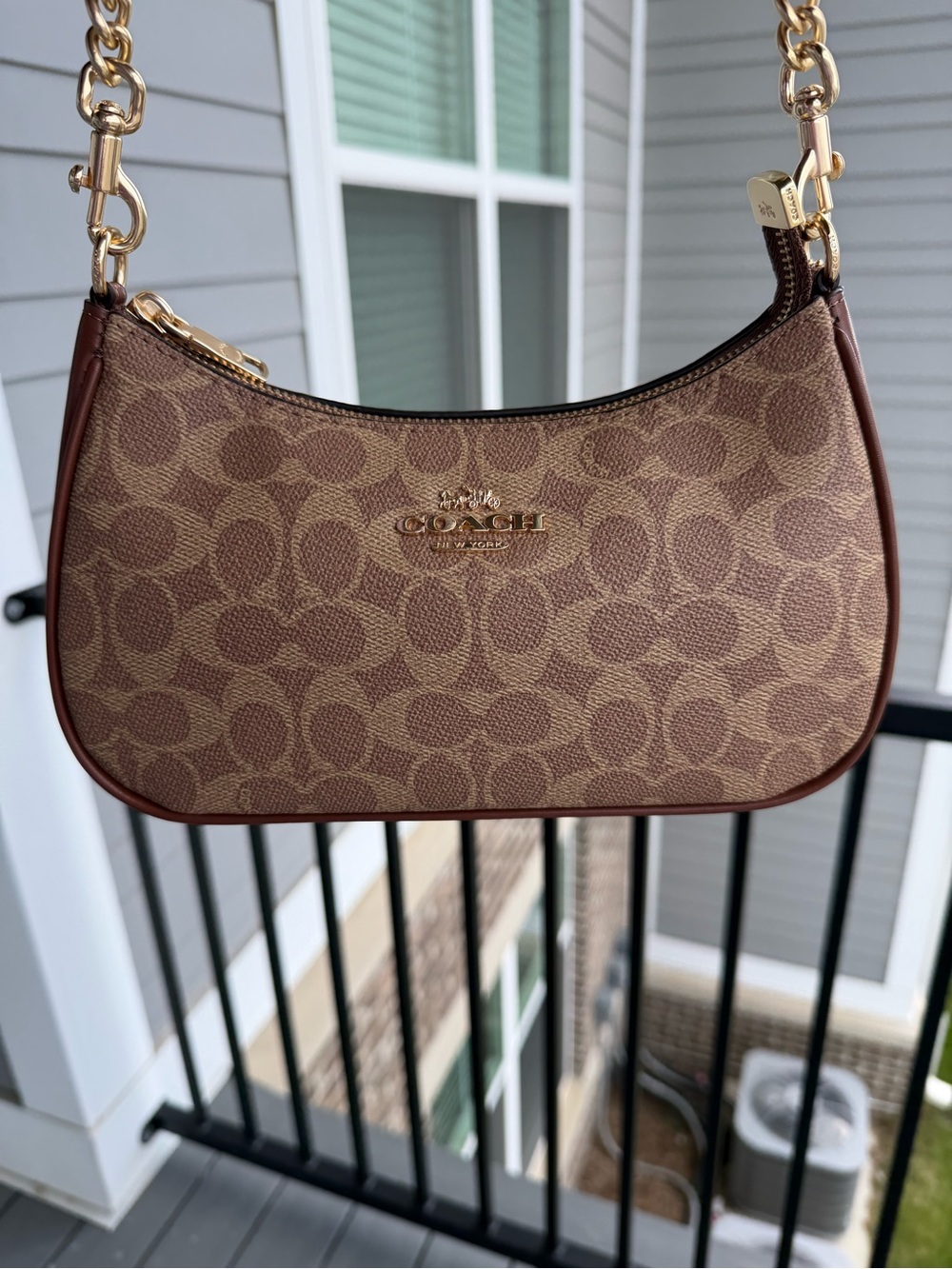 Coach Brown Signature Canvas Teri shoulder Bag - Picture 2 of 8